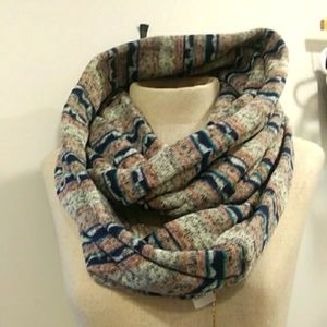 NWT FUN AND COZY INFINITY WRAP. IN BLUES, GREY, SALMON